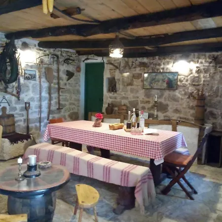 Semesterbostad House Kuna - Kuca Za Odmor I Opustanje -np Krka Bristane