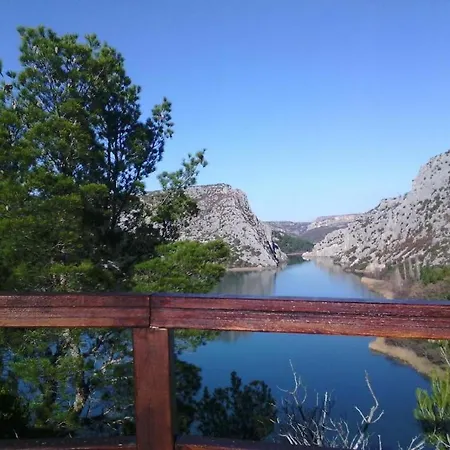 Vakantiehuis House Kuna - Kuca Za Odmor I Opustanje -np Krka Bristane