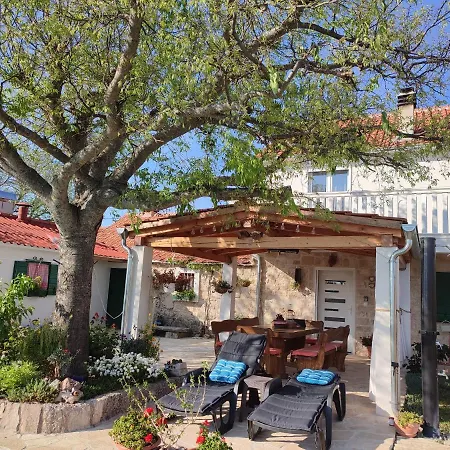 Holiday home House Kuna Bristane