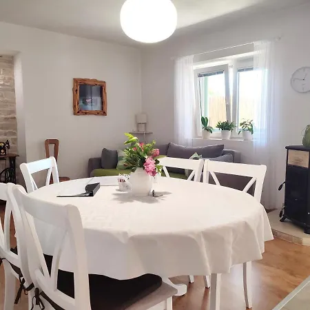 Dom wakacyjny House Kuna *