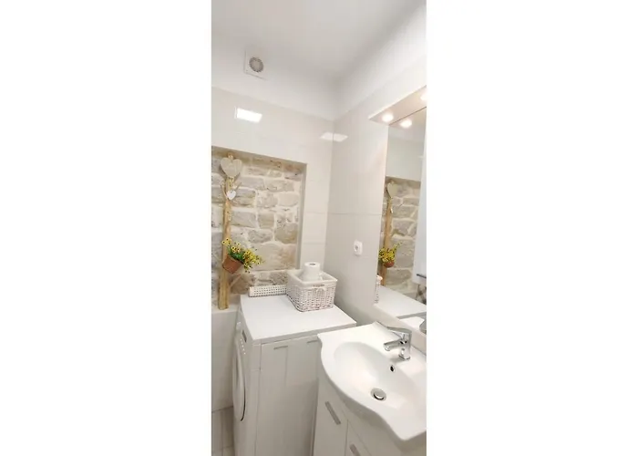 בית נופש House Kuna - Kuca Za Odmor I Opustanje -np Krka Bristane