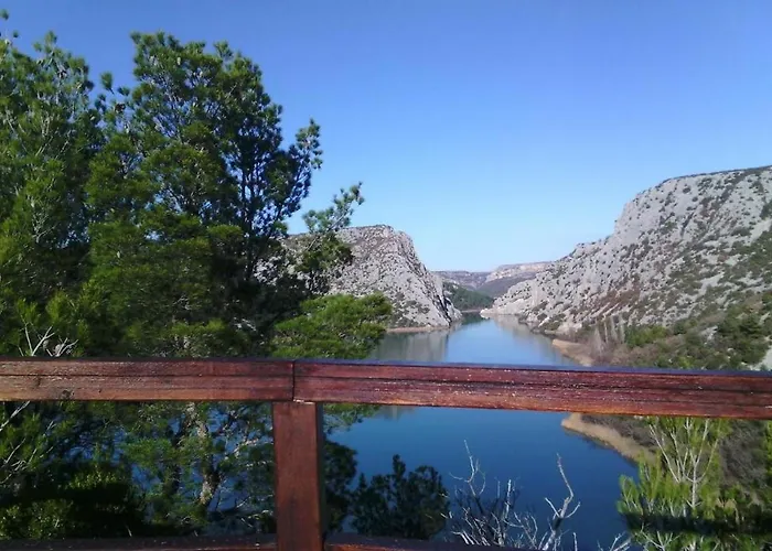 Hébergement de vacances House Kuna - Kuca Za Odmor I Opustanje -np Krka Bristane